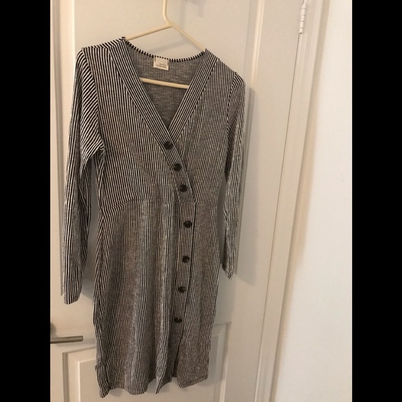 Stripped long sleeve dress, assymetrical buttons - Picture 1 of 4
